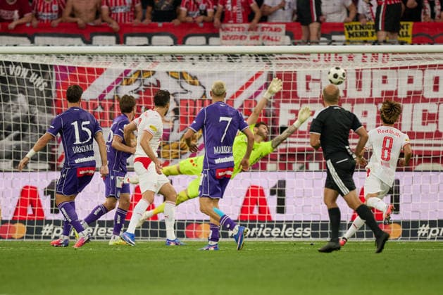 Salzburg, Österreich 30. August 2026: ADMIRAL Bundesliga - 2026 2027 - Sp. 5 - FC Red Bull Salzburg gegen FK Austria Wien Im Bild: Tor, 3:0 durch Bartosz Mazurek (RB), nicht im Bild. Torwart Samuel Sahin-Radlinger (FAK) ohne Chance Red Bull Arena Copyright: xFotostandx xWassmuthx