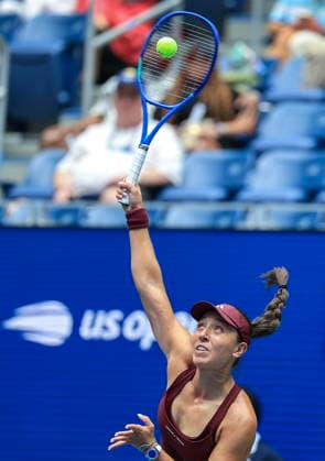 US Open tennis tournament - Day 1 Jessica Pegula of the USA serves against Elena-Gabriela Ruse of Romania during the Women s Singles round one of the US Open Tennis Championships at the USTA Billie Jean King National Tennis Center in Flushing Meadows, New York, USA, 30 August 2026. The 2026 US Open tournament runs from 23 August through 13 September. FLUSHING MEADOWS NEW YORK United States  Copyright: xCRISTOBALxHERRERA-ULASHKEVICHx
