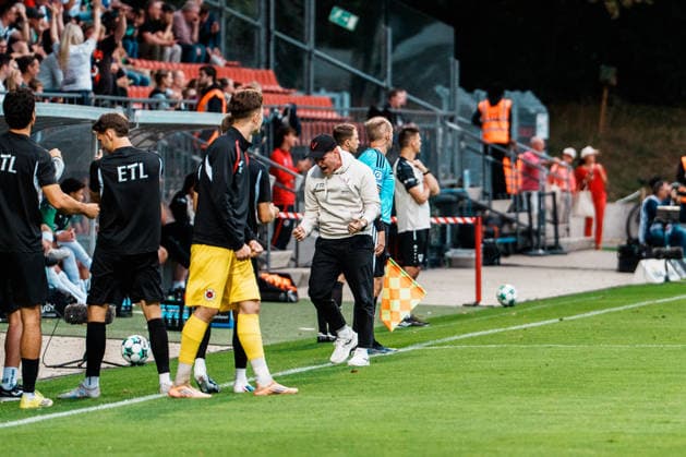 Deutschland: Fußball 3. Liga Männer 2026 - 2027, 3. Spieltag - FC Viktoria Köln vs SC Preußen Münster (Köln): Jubel von Mariam Wilhelm (Trainer FC Viktoria Köln), Emotionen nach Tor von David Otto (FC Viktoria Köln, 10) 2 zu 0 Copyright: xThiemoxRudolphx
