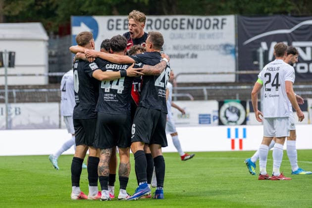 Die Koelner Spieler bejubeln das Tor zum 2:0. FC Viktoria Koeln vs. SC Preussen Muenster, Fussball, 3. Liga, 03. Spieltag, Saison 2026 2027, 30.08.2026 DFL DFB Regulations prohibit any use of Photographs as image sequences and or Quasivideo FC Viktoria Koeln vs. SC Preussen Muenster, Fussball, 3. Liga, 03. Spieltag, Saison 2026 2027, 30.08.2026 Koeln Copyright: xEibner-Pressefoto ThomasxHaeslerx EP_THR