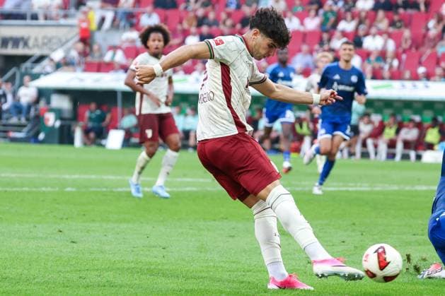 Der eingewechselte Rodrigo Ribeiro 9 (FC Augsburg) erzielt das 3:0, Schuss, Aktion, FC Augsburg vs. FC Schalke 04, Fussball, Maenner, Bundesliga, Saison 2026 2027, Hinrunde, 1. Spieltag, 30.08.2026 DFB regulations prohibit any use of photographs as image sequences and or quasi-video Augsburg Bayern Deutschland *** Substitute Rodrigo Ribeiro (No. 9, FC Augsburg) scores the 3-0 goal; shot, play, FC Augsburg vs. FC Schalke 04, soccer, men s, Bundesliga, 2026-2027 season, First Half of the Season, Matchday 1, August 30, 2026. DFB regulations prohibit any use of photographs as image sequences and or quasi-video. Augsburg, Bavaria, Germany Copyright: xkolbert-press MartinxAgüerax