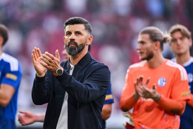 30.08.2026, Fussball, Saison 2026 2027, Bundesliga, FC Augsburg - FC Schalke 04, Trainer Miron Muslic (FC Schalke 04) xRHR-FOTO YYx *** August 30, 2026, Soccer, 2026–2027 Season, Bundesliga, FC Augsburg vs. FC Schalke 04, Coach Miron Muslic, FC Schalke 04 xRHR PHOTO YYx Copyright: KROEGER RHR-FOTOx RHR-FOTO YY