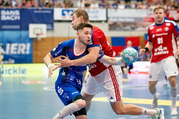 Elias Fuegel (HBW Balingen Weilstetten, 24) setzt sich durch, HBW Balingen Weilstetten vs. Handball Club Hamburg, GER, Opel 1. Handball Bundesliga, Meisterschaft, Spieltag 1, Saison 2026 2027, 30.08..2026, Eibner-Pressefoto Andreas Ulmer BW Balingen Weilstetten vs. Handball Club Hamburg, GER, Opel 1. Handball Bundesliga, Meisterschaft, Spieltag 1, Saison 2026 2027, 30.08..2026, Balingen Copyright: xEibner-Pressefoto AndreasxUlmerx EP_AUR