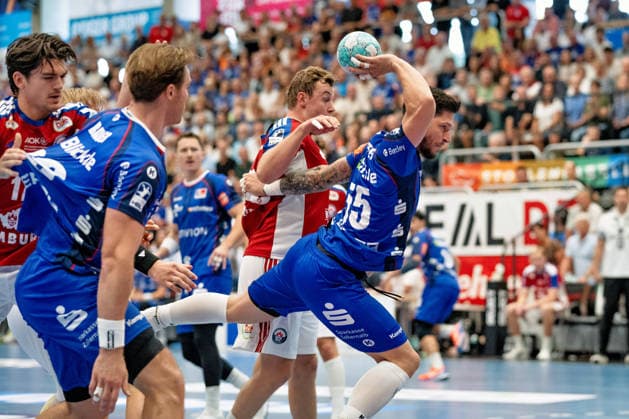 Csaba Leimeter (HBW Balingen Weilstetten, 55) setzt sich am Kreis durchj, HBW Balingen Weilstetten vs. Handball Club Hamburg, GER, Opel 1. Handball Bundesliga, Meisterschaft, Spieltag 1, Saison 2026 2027, 30.08..2026, Eibner-Pressefoto Andreas Ulmer BW Balingen Weilstetten vs. Handball Club Hamburg, GER, Opel 1. Handball Bundesliga, Meisterschaft, Spieltag 1, Saison 2026 2027, 30.08..2026, Balingen Copyright: xEibner-Pressefoto AndreasxUlmerx EP_AUR