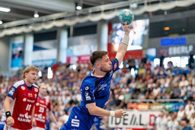 Elias Fuegel (HBW Balingen Weilstetten, 24) von Aussen, HBW Balingen Weilstetten vs. Handball Club Hamburg, GER, Opel 1. Handball Bundesliga, Meisterschaft, Spieltag 1, Saison 2026 2027, 30.08..2026, Eibner-Pressefoto Andreas Ulmer BW Balingen Weilstetten vs. Handball Club Hamburg, GER, Opel 1. Handball Bundesliga, Meisterschaft, Spieltag 1, Saison 2026 2027, 30.08..2026, Balingen Copyright: xEibner-Pressefoto AndreasxUlmerx EP_AUR