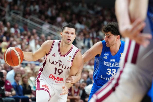 August 30, 2026, Riga, Latvija: RIHARDS LOMAZS (L) of Latvia vies with YAIR KRAVITS of Israel during the FIBA Basketball World Cup 2027 European Qualifiers Second Round Ã‚Â· Group K match between Latvia and Israel at Xiaomi Arena, in Riga, Latvia, August 30, 2026 Riga Latvija - ZUMAp305 20260830_zip_p305_025 Copyright: xEdijsxPalensx