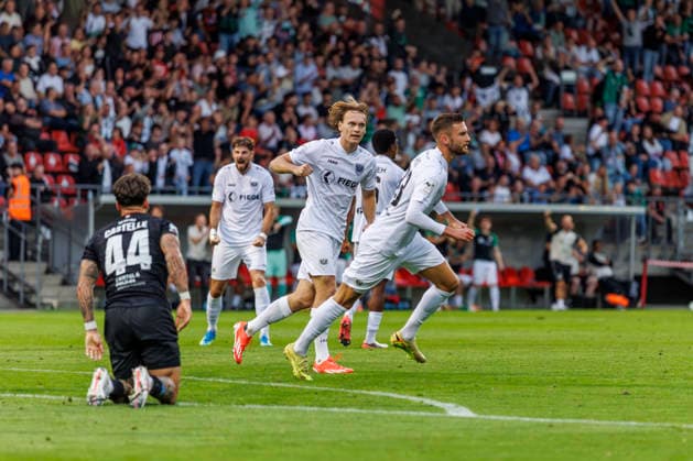 KOELN, GERMANY - AUGUST 30, 2026: Felix Higl (Preußen Münster, 33) celebrating his goal during the 3rd division match on gameday 3 between Viktoria Koeln vs. Preußen Muenster at the Sportpark Hoehenberg on August 30, 2026 in Koeln, Germany. DFL REGULATIONS PROHIBIT ANY USE OF PHOTOGRAPHS AS IMAGE SEQUENCES AND OR QUASI-VIDEO. Nordrhein-Westfalen Germany Copyright: xLeahxKohringx