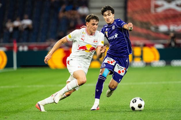 SOCCER - BL, RBS vs A.Wien SALZBURG,AUSTRIA,30.AUG.26 - SOCCER - ADMIRAL Bundesliga, Red Bull Salzburg vs FK Austria Wien. Image shows Bartosz Mazurek (RBS) and Sanel Saljic (A.Wien).  GEPAxpictures xJulioxArellano