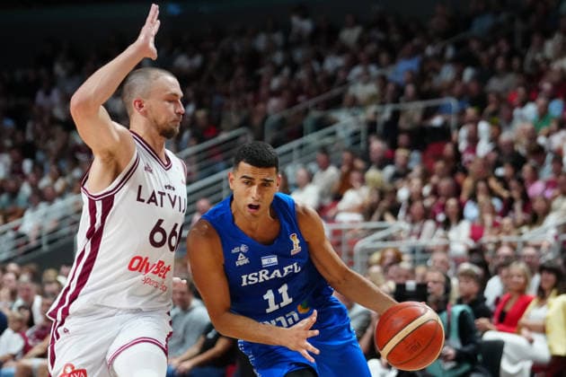 August 30, 2026, Riga, Latvija: KRISTERS ZORIKS (L) of Latvia vies with YAM MADAR of Israel during the FIBA Basketball World Cup 2027 European Qualifiers Second Round Ã‚Â· Group K match between Latvia and Israel at Xiaomi Arena, in Riga, Latvia, August 30, 2026 Riga Latvija - ZUMAp305 20260830_zip_p305_038 Copyright: xEdijsxPalensx