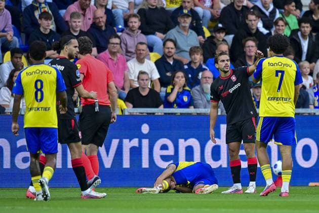 LEEUWARDEN , 30-08-2026 , Kooi Stadium , season 2026 2027 , Dutch Eredivisie football , match between SC Cambuur and FC Twente , picture shows injury SC Cambuur player Rafik El Arguioui Cambuur - Twente  x206258117x Copyright: