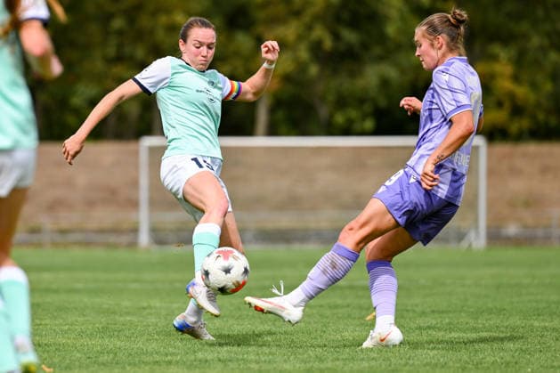 30.08.2026, Fußball, 2. Frauen-Bundesliga, 2026 2027, 4. Spieltag, SG 99 Andernach - TSG Hoffenheim U20 Vanessa Zilligen (15 Andernach) kommt noch vor Tala Mia Winter (9 TSG U20) an den Ball. *** August 30, 2026, Soccer, Women s Bundesliga 2, 2026–2027, Matchday 4, SG 99 Andernach vs. TSG Hoffenheim U20, Vanessa Zilligen 15 (Andernach) gets the ball before Tala Mia Winter 9 (TSG U20)