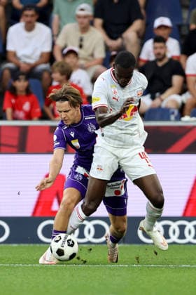 SOCCER - BL, RBS vs A.Wien SALZBURG,AUSTRIA,30.AUG.26 - SOCCER - ADMIRAL Bundesliga, Red Bull Salzburg vs FK Austria Wien. Image shows Julian Hettwer (A.Wien) and Kevin Boma (RBS).  GEPAxpictures xMathiasxMandl