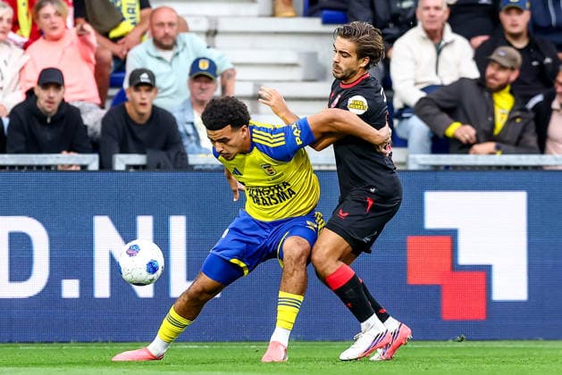 2026-08-30 SC Cambuur v FC Twente - Dutch Eredivisie LEEUWARDEN, NETHERLANDS - AUGUST 30: Rafik El Argiouui of SC Cambuur, Bart van Rooij of FC Twente during the Dutch Eredivisie match between SC Cambuur and FC Twente at Kooi Stadion on August 30, 2026 in Leeuwarden, Netherlands. Leeuwarden Kooi Stadion Netherlands Content not available for redistribution in The Netherlands directly or indirectly through any third parties. Copyright: xPieterxvanxderxWoudex