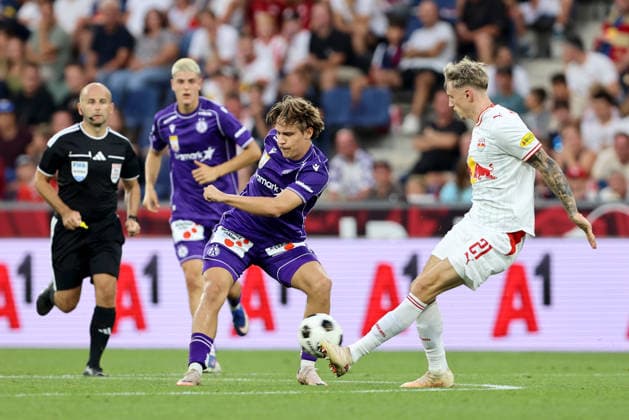 SOCCER - BL, RBS vs A.Wien SALZBURG,AUSTRIA,30.AUG.26 - SOCCER - ADMIRAL Bundesliga, Red Bull Salzburg vs FK Austria Wien. Image shows Julian Hettwer (A.Wien) and Tim Drexler (RBS).  GEPAxpictures xMathiasxMandl
