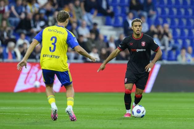 LEEUWARDEN - (lr) Jorn Berkhout of SC Cambuur, Daouda Weidmann of FC Twente during the Dutch Eredivisie match between SC Cambuur and FC Twente at the Kooi Stadion on 30 August 2026 in Leeuwarden, the Netherlands. COR LASKER ANP Eredivisie 2026 27 xVIxANPxSportx xxANPxIVx 566622725 originalFilename: 566622725.jpg