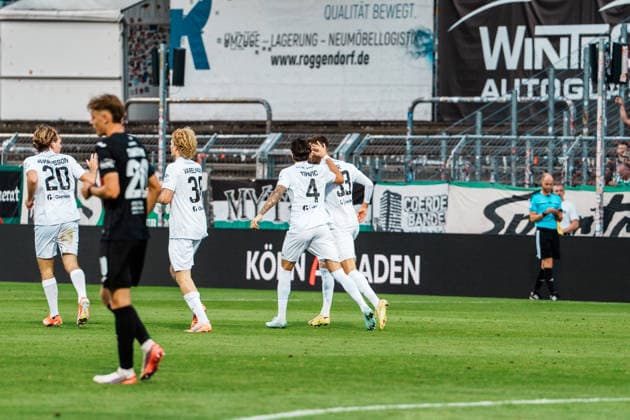 Deutschland: Fußball 3. Liga Männer 2026 - 2027, 3. Spieltag - FC Viktoria Köln vs SC Preußen Münster (Köln): Torjubel, Emotionen nach Tor von Felix Higl (SC Preußen Münster, 33) zum 2 zu 1, Jubel mit Antonio Tikvic (SC Preußen Münster, 4) Copyright: xThiemoxRudolphx
