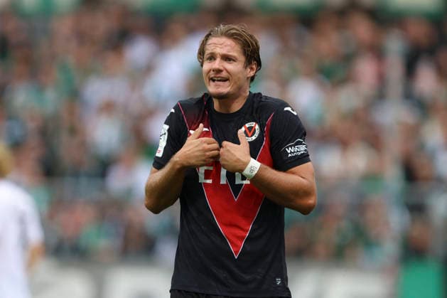 Tobias Eisenhuth (FC Viktoria Koeln) gestikuliert, Gestik waehrend des Spiels der 3. Liga zwischen Viktoria Koeln und Preussen Muenster, Sportpark Hoehenberg am 30. August 2026 in Koeln, Deutschland. (Foto von Oliver Kaelke DeFodi Images) +++ Tobias Eisenhuth (FC Viktoria Koeln) gestures during the 3. Liga match between Viktoria Koeln and Preussen Muenster at Sportpark Hoehenberg on August 30, 2026 in Cologne, Germany. (Photo by Oliver Kaelke DeFodi Images) DFB DFL REGULATIONS PROHIBIT ANY USE OF PHOTOGRAPHS AS IMAGE SEQUENCES AND OR QUASI-VIDEO. (Photo by Oliver Kaelke DeFodi Images) -