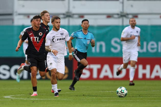 Taylan Duman (FC Viktoria Koeln) und Louis Kolbe (SC Preussen Muenster) im Zweikampf waehrend des Spiels der 3. Liga zwischen Viktoria Koeln und Preussen Muenster, Sportpark Hoehenberg am 30. August 2026 in Koeln, Deutschland. (Foto von Oliver Kaelke DeFodi Images) +++ Taylan Duman (FC Viktoria Koeln) und Louis Kolbe (SC Preussen Muenster) battle for the ball during the 3. Liga match between Viktoria Koeln and Preussen Muenster at Sportpark Hoehenberg on August 30, 2026 in Cologne, Germany. (Photo by Oliver Kaelke DeFodi Images) DFB DFL REGULATIONS PROHIBIT ANY USE OF PHOTOGRAPHS AS IMAGE SEQUENCES AND OR QUASI-VIDEO. (Photo by Oliver Kaelke DeFodi Images) -