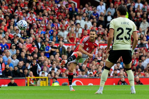 Manchester United, ManU v Ipswich Town, Premier League Diogo Dalot (2) of Manchester United has a shot on goal during the Premier League match between Manchester United and Ipswich Town at Old Trafford, Manchester, UK on 30 August 2026. Manchester Old Trafford Greater Manchester UK Editorial use only DataCo restrictions apply See www.football-dataco.com , Copyright: xConorxMolloyx PSI-24777-0103