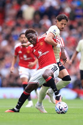Football - Premier League - Manchester United, ManU v Ipswich Town 30th August 2026 - Premier League - Manchester United v Ipswich Town - Kobbie Mainoo of Manchester United battles with Sasa Lukic of Ipswich Town - Photo: Simon Stacpoole Offside. Manchester UK Copyright: xSimonxStacpoolexOffside