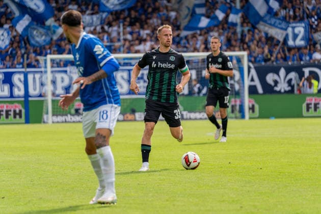 Dribbling, Freisteller, Portrait Maurice Neubauer (Hannover 96, 33) mit Ball, GER, SV Darmstadt 98 vs. Hannover 96, Fussball, 2. Bundesliga, 3. Spieltag, Saison 2026 2027, 30.08.2026, DFL REGULATIONS PROHIBIT ANY USE OF PHOTOGRAPHS AS IMAGE SEQUENCES AND OR QUASI-VIDEO, GER, SV Darmstadt 98 vs. Hannover 96, Fussball, 2. Bundesliga, 3. Spieltag, Saison 2026 2027, 30.08.2026 Darmstadt *** Dribbling, Close-up, Portrait of Maurice Neubauer (Hannover 96), age 33 with the ball, GER, SV Darmstadt 98 vs. Hannover 96, soccer, 2. Bundesliga, Matchday 3, 2026–2027 season, August 30, 2026, DFL regulations prohibit any use of photographs as image sequences and or quasi-video, GER, SV Darmstadt 98 vs. Hannover 96, soccer, 2. Bundesliga, Matchday 3, 2026–2027 season, August 30, 2026, Darmstadt Copyright: xEibner-Pressefoto J-NxGroemlingx EP_JGG
