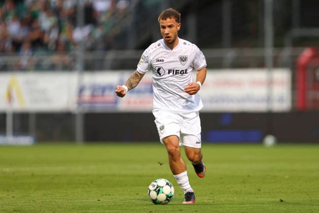 Louis Kolbe (SC Preussen Muenster) in Aktion, am Ball, Einzelaktion waehrend des Spiels der 3. Liga zwischen Viktoria Koeln und Preussen Muenster, Sportpark Hoehenberg am 30. August 2026 in Koeln, Deutschland. (Foto von Oliver Kaelke DeFodi Images) +++ Louis Kolbe (SC Preussen Muenster) controls the ball during the 3. Liga match between Viktoria Koeln and Preussen Muenster at Sportpark Hoehenberg on August 30, 2026 in Cologne, Germany. (Photo by Oliver Kaelke DeFodi Images) DFB DFL REGULATIONS PROHIBIT ANY USE OF PHOTOGRAPHS AS IMAGE SEQUENCES AND OR QUASI-VIDEO. (Photo by Oliver Kaelke DeFodi Images) -