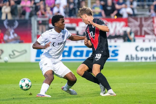 Zweikampf zwischen Wesley Adeh (SC Preussen Muenster, 06) und Tim Kloss (Viktoria Koeln, 18). FC Viktoria Koeln vs. SC Preussen Muenster, Fussball, 3. Liga, 03. Spieltag, Saison 2026 2027, 30.08.2026 DFL DFB Regulations prohibit any use of Photographs as image sequences and or Quasivideo FC Viktoria Koeln vs. SC Preussen Muenster, Fussball, 3. Liga, 03. Spieltag, Saison 2026 2027, 30.08.2026 Koeln Copyright: xEibner-Pressefoto ThomasxHaeslerx EP_THR