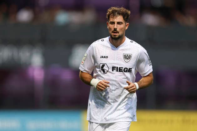 Lucas Zeller (SC Preussen Muenster) schaut waehrend des Spiels der 3. Liga zwischen Viktoria Koeln und Preussen Muenster, Sportpark Hoehenberg am 30. August 2026 in Koeln, Deutschland. (Foto von Oliver Kaelke DeFodi Images) +++ Lucas Zeller (SC Preussen Muenster) looks on during the 3. Liga match between Viktoria Koeln and Preussen Muenster at Sportpark Hoehenberg on August 30, 2026 in Cologne, Germany. (Photo by Oliver Kaelke DeFodi Images) DFB DFL REGULATIONS PROHIBIT ANY USE OF PHOTOGRAPHS AS IMAGE SEQUENCES AND OR QUASI-VIDEO. (Photo by Oliver Kaelke DeFodi Images) -