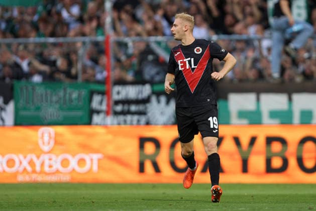 Meiko Sponsel (FC Viktoria Koeln) schaut waehrend des Spiels der 3. Liga zwischen Viktoria Koeln und Preussen Muenster, Sportpark Hoehenberg am 30. August 2026 in Koeln, Deutschland. (Foto von Oliver Kaelke DeFodi Images) +++ Meiko Sponsel (FC Viktoria Koeln) looks on during the 3. Liga match between Viktoria Koeln and Preussen Muenster at Sportpark Hoehenberg on August 30, 2026 in Cologne, Germany. (Photo by Oliver Kaelke DeFodi Images) DFB DFL REGULATIONS PROHIBIT ANY USE OF PHOTOGRAPHS AS IMAGE SEQUENCES AND OR QUASI-VIDEO. (Photo by Oliver Kaelke DeFodi Images) -