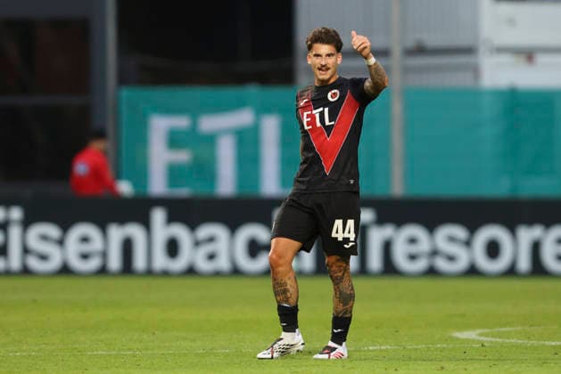 Niklas Castelle (FC Viktoria Koeln) gestikuliert, Gestik waehrend des Spiels der 3. Liga zwischen Viktoria Koeln und Preussen Muenster, Sportpark Hoehenberg am 30. August 2026 in Koeln, Deutschland. (Foto von Oliver Kaelke DeFodi Images) +++ Niklas Castelle (FC Viktoria Koeln) gestures during the 3. Liga match between Viktoria Koeln and Preussen Muenster at Sportpark Hoehenberg on August 30, 2026 in Cologne, Germany. (Photo by Oliver Kaelke DeFodi Images) DFB DFL REGULATIONS PROHIBIT ANY USE OF PHOTOGRAPHS AS IMAGE SEQUENCES AND OR QUASI-VIDEO. (Photo by Oliver Kaelke DeFodi Images) -