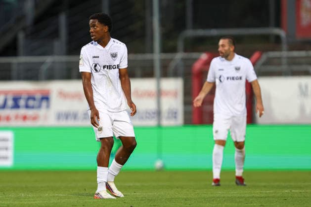 Wesley Adeh (SC Preussen Muenster) schaut waehrend des Spiels der 3. Liga zwischen Viktoria Koeln und Preussen Muenster, Sportpark Hoehenberg am 30. August 2026 in Koeln, Deutschland. (Foto von Oliver Kaelke DeFodi Images) +++ Wesley Adeh (SC Preussen Muenster) looks on during the 3. Liga match between Viktoria Koeln and Preussen Muenster at Sportpark Hoehenberg on August 30, 2026 in Cologne, Germany. (Photo by Oliver Kaelke DeFodi Images) DFB DFL REGULATIONS PROHIBIT ANY USE OF PHOTOGRAPHS AS IMAGE SEQUENCES AND OR QUASI-VIDEO. (Photo by Oliver Kaelke DeFodi Images) -