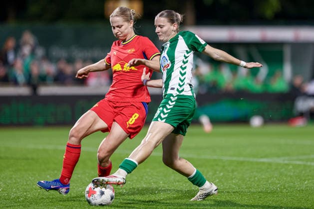 v.li.: Emilia Asgeirsdottir (RB Leipzig, 8) und Sarah Ernst (SV Werder Bremen, 26) im Zweikampf, Duell, Dynamik, Aktion, Action, Spielszene, DIE DFB-RICHTLINIEN UNTERSAGEN JEGLICHE NUTZUNG VON FOTOS ALS SEQUENZBILDER UND ODER VIDEOÄHNLICHE FOTOSTRECKEN. DFB REGULATIONS PROHIBIT ANY USE OF PHOTOGRAPHS AS IMAGE SEQUENCES AND OR QUASI-VIDEO., 30.08.2026, Bremen (Deutschland), Fussball, Google Pixel Frauen-Bundesliga, SV Werder Bremen - RB Leipzig *** From left: Emilia Asgeirsdottir (RB Leipzig, 8) and Sarah Ernst (SV Werder Bremen, 26) in a one-on-one battle, duel, dynamic moment, action, game scene, DFB REGULATIONS PROHIBIT ANY USE OF PHOTOGRAPHS AS SEQUENCE IMAGES AND OR VIDEO-LIKE PHOTO SERIES DFB REGULATIONS PROHIBIT ANY USE OF PHOTOGRAPHS AS IMAGE SEQUENCES AND OR QUASI-VIDEO, August 30, 2026, Bremen, Germany, soccer, Google Pixel Women’s Bundesliga, SV Werder Bremen vs. RB Leipzig xobx