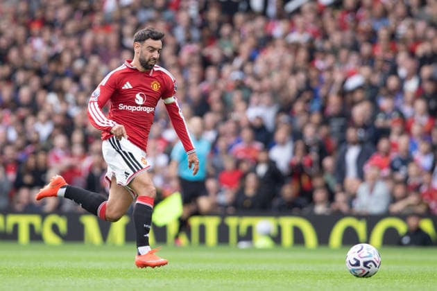 MANCHESTER, ENGLAND, AUGUST 30: Manchester United, ManU s Bruno Fernandes runs with the ball during a 2026 27 Premier League match between Manchester United and Ipswich Town at Old Trafford in Manchester, England. (Richard Callis ) Richard Callis Fotoarena (Richard Callis SPP) Copyright: xRichardxCallisx xSPPx spp-en-RiCa-3007326