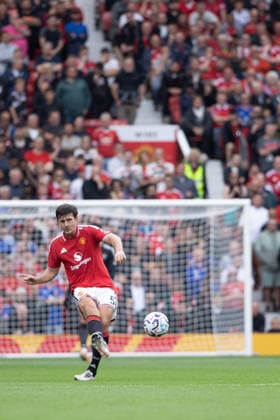 MANCHESTER, ENGLAND, AUGUST 30: Manchester United, ManU s Harry Maguire passes the ball during a 2026 27 Premier League match between Manchester United and Ipswich Town at Old Trafford in Manchester, England. (Richard Callis ) Richard Callis Fotoarena (Richard Callis SPP) Copyright: xRichardxCallisx xSPPx spp-en-RiCa-3007335