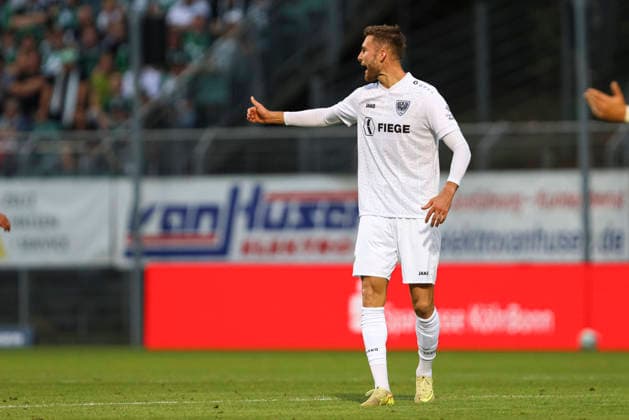 Felix Higl (SC Preussen Muenster) gestikuliert, Gestik waehrend des Spiels der 3. Liga zwischen Viktoria Koeln und Preussen Muenster, Sportpark Hoehenberg am 30. August 2026 in Koeln, Deutschland. (Foto von Oliver Kaelke DeFodi Images) +++ Felix Higl (SC Preussen Muenster) gestures during the 3. Liga match between Viktoria Koeln and Preussen Muenster at Sportpark Hoehenberg on August 30, 2026 in Cologne, Germany. (Photo by Oliver Kaelke DeFodi Images) DFB DFL REGULATIONS PROHIBIT ANY USE OF PHOTOGRAPHS AS IMAGE SEQUENCES AND OR QUASI-VIDEO. (Photo by Oliver Kaelke DeFodi Images) -