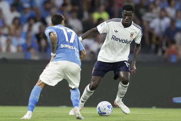 SOCCER - Serie A - SSC Napoli vs. Como 1907 Photo by IPA ABACAPRESS.COM87944908 - Como s Senegalese forward Assane Diao battles for the ball with Mathias Olivera during the Serie A soccer match between SSC Napoli and Como at the Diego Armando Maradona Stadium in Naples on August 30, 2026. Naples Italy  Copyright: xIPAxSport ABACAx