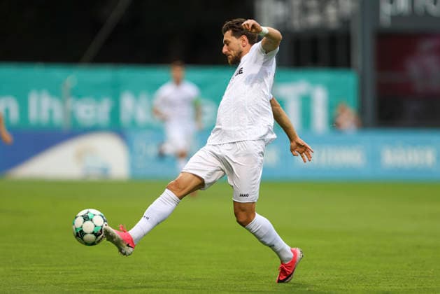 Charalambos Makridis (SC Preussen Muenster) in Aktion, am Ball, Einzelaktion waehrend des Spiels der 3. Liga zwischen Viktoria Koeln und Preussen Muenster, Sportpark Hoehenberg am 30. August 2026 in Koeln, Deutschland. (Foto von Oliver Kaelke DeFodi Images) +++ Charalambos Makridis (SC Preussen Muenster) controls the ball during the 3. Liga match between Viktoria Koeln and Preussen Muenster at Sportpark Hoehenberg on August 30, 2026 in Cologne, Germany. (Photo by Oliver Kaelke DeFodi Images) DFB DFL REGULATIONS PROHIBIT ANY USE OF PHOTOGRAPHS AS IMAGE SEQUENCES AND OR QUASI-VIDEO. (Photo by Oliver Kaelke DeFodi Images) -