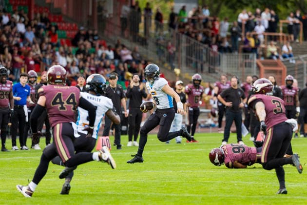 8 Jameson Wang (Quarterback) Panthers Wroclaw run with the ball Rhein Fire vs Alpine Rams, Panthers Wroclawl, American Football League Europe, Semi Final, 2026, 30.08.2026, Duisburg Schauinsland-Reisen-Arena Germany Copyright: xPFA ChristopherxMettkenx