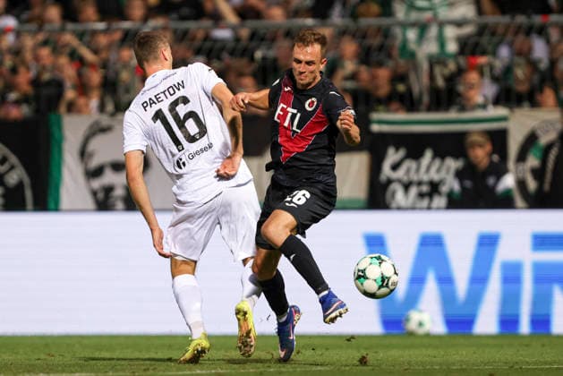Torge Paetow (SC Preussen Muenster) und Kilian Jakob (FC Viktoria Koeln) im Zweikampf waehrend des Spiels der 3. Liga zwischen Viktoria Koeln und Preussen Muenster, Sportpark Hoehenberg am 30. August 2026 in Koeln, Deutschland. (Foto von Oliver Kaelke DeFodi Images) +++ Torge Paetow (SC Preussen Muenster) und Kilian Jakob (FC Viktoria Koeln) battle for the ball during the 3. Liga match between Viktoria Koeln and Preussen Muenster at Sportpark Hoehenberg on August 30, 2026 in Cologne, Germany. (Photo by Oliver Kaelke DeFodi Images) DFB DFL REGULATIONS PROHIBIT ANY USE OF PHOTOGRAPHS AS IMAGE SEQUENCES AND OR QUASI-VIDEO. (Photo by Oliver Kaelke DeFodi Images) -