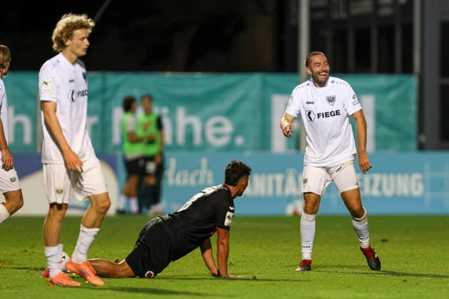Rico Preissinger (SC Preussen Muenster) gestikuliert, Gestik waehrend des Spiels der 3. Liga zwischen Viktoria Koeln und Preussen Muenster, Sportpark Hoehenberg am 30. August 2026 in Koeln, Deutschland. (Foto von Oliver Kaelke DeFodi Images) +++ Rico Preissinger (SC Preussen Muenster) gestures during the 3. Liga match between Viktoria Koeln and Preussen Muenster at Sportpark Hoehenberg on August 30, 2026 in Cologne, Germany. (Photo by Oliver Kaelke DeFodi Images) DFB DFL REGULATIONS PROHIBIT ANY USE OF PHOTOGRAPHS AS IMAGE SEQUENCES AND OR QUASI-VIDEO. (Photo by Oliver Kaelke DeFodi Images) -