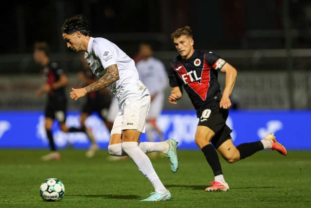 Antonio Tikvic (SC Preussen Muenster) in Aktion, am Ball, Einzelaktion waehrend des Spiels der 3. Liga zwischen Viktoria Koeln und Preussen Muenster, Sportpark Hoehenberg am 30. August 2026 in Koeln, Deutschland. (Foto von Oliver Kaelke DeFodi Images) +++ Antonio Tikvic (SC Preussen Muenster) controls the ball during the 3. Liga match between Viktoria Koeln and Preussen Muenster at Sportpark Hoehenberg on August 30, 2026 in Cologne, Germany. (Photo by Oliver Kaelke DeFodi Images) DFB DFL REGULATIONS PROHIBIT ANY USE OF PHOTOGRAPHS AS IMAGE SEQUENCES AND OR QUASI-VIDEO. (Photo by Oliver Kaelke DeFodi Images) -