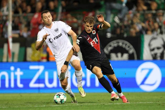Torge Paetow (SC Preussen Muenster) und David Otto (FC Viktoria Koeln) im Zweikampf waehrend des Spiels der 3. Liga zwischen Viktoria Koeln und Preussen Muenster, Sportpark Hoehenberg am 30. August 2026 in Koeln, Deutschland. (Foto von Oliver Kaelke DeFodi Images) +++ Torge Paetow (SC Preussen Muenster) und David Otto (FC Viktoria Koeln) battle for the ball during the 3. Liga match between Viktoria Koeln and Preussen Muenster at Sportpark Hoehenberg on August 30, 2026 in Cologne, Germany. (Photo by Oliver Kaelke DeFodi Images) DFB DFL REGULATIONS PROHIBIT ANY USE OF PHOTOGRAPHS AS IMAGE SEQUENCES AND OR QUASI-VIDEO. (Photo by Oliver Kaelke DeFodi Images) -