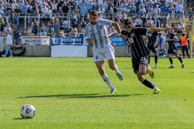 Kampf um den Ball Zweikampf zwischen Raphael Wach (TSV 1860 Muenchen, 08) und Kilian Pittrich (TSV 1882 Landsberg, 21) GER, TSV 1860 Muenchen vs. TSV Landsberg 1882, Fussball, Regionalliga Bayern, 6. Spieltag, Saison 2026 2027, 30.08.2026. (DFL DFB REGULATIONS PROHIBIT ANY USE OF PHOTOGRAPHS as IMAGE SEQUENCES and or QUASI-VIDEO). Foto: HMB Media Heike Feiner Copyright: HMBxMedia HeikexFeiner