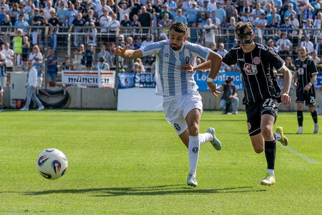 Kampf um den Ball Zweikampf zwischen Raphael Wach (TSV 1860 Muenchen, 08) und Kilian Pittrich (TSV 1882 Landsberg, 21) GER, TSV 1860 Muenchen vs. TSV Landsberg 1882, Fussball, Regionalliga Bayern, 6. Spieltag, Saison 2026 2027, 30.08.2026. (DFL DFB REGULATIONS PROHIBIT ANY USE OF PHOTOGRAPHS as IMAGE SEQUENCES and or QUASI-VIDEO). Foto: HMB Media Heike Feiner Copyright: HMBxMedia HeikexFeiner