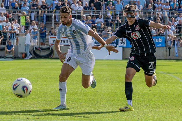 Kampf um den Ball Zweikampf zwischen Raphael Wach (TSV 1860 Muenchen, 08) und Kilian Pittrich (TSV 1882 Landsberg, 21) GER, TSV 1860 Muenchen vs. TSV Landsberg 1882, Fussball, Regionalliga Bayern, 6. Spieltag, Saison 2026 2027, 30.08.2026. (DFL DFB REGULATIONS PROHIBIT ANY USE OF PHOTOGRAPHS as IMAGE SEQUENCES and or QUASI-VIDEO). Foto: HMB Media Heike Feiner Copyright: HMBxMedia HeikexFeiner