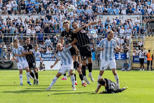 Fynn Heinze (TSV 1882 Landsberg, 13) und David Bauer (TSV 1882 Landsberg, 29) gegen Lasse Fassmann (TSV 1860 Muenchen, 33) und Michael Eberwein (TSV 1860 Muenchen, 13) GER, TSV 1860 Muenchen vs. TSV Landsberg 1882, Fussball, Regionalliga Bayern, 6. Spieltag, Saison 2026 2027, 30.08.2026. (DFL DFB REGULATIONS PROHIBIT ANY USE OF PHOTOGRAPHS as IMAGE SEQUENCES and or QUASI-VIDEO). Foto: HMB Media Heike Feiner Copyright: HMBxMedia HeikexFeiner