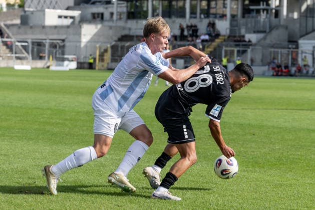 Kampf um den Ball Zweikampf zwischen Fabio Wagner (TSV 1860 Muenchen, 09) und Halit Yilmaz (TSV 1882 Landsberg, 28) GER, TSV 1860 Muenchen vs. TSV Landsberg 1882, Fussball, Regionalliga Bayern, 6. Spieltag, Saison 2026 2027, 30.08.2026. (DFL DFB REGULATIONS PROHIBIT ANY USE OF PHOTOGRAPHS as IMAGE SEQUENCES and or QUASI-VIDEO). Foto: HMB Media Heike Feiner Copyright: HMBxMedia HeikexFeiner