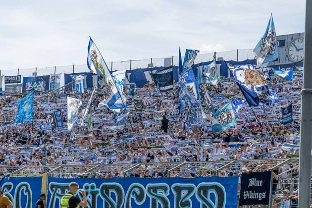 Die Loewenfans in der Westkurve mit einer Schalparade vor Spielbeginn GER, TSV 1860 Muenchen vs. TSV Landsberg 1882, Fussball, Regionalliga Bayern, 6. Spieltag, Saison 2026 2027, 30.08.2026. (DFL DFB REGULATIONS PROHIBIT ANY USE OF PHOTOGRAPHS as IMAGE SEQUENCES and or QUASI-VIDEO). Foto: HMB Media Heike Feiner Copyright: HMBxMedia HeikexFeiner