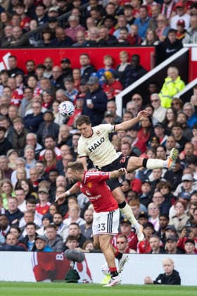 MANCHESTER, ENGLAND, AUGUST 30: Jacob Greaves of Ipswich Town (R) heads the ball under pressure from Luke Shaw of Manchester United, ManU (L) during a 2026 27 Premier League match between Manchester United and Ipswich Town at Old Trafford in Manchester, England. (Richard Callis ) Richard Callis Fotoarena (Richard Callis SPP) Copyright: xRichardxCallisx xSPPx spp-en-RiCa-3007437