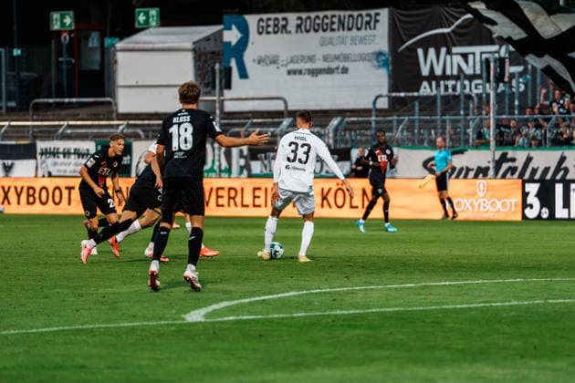 Deutschland: Fußball 3. Liga Männer 2026 - 2027, 3. Spieltag - FC Viktoria Köln vs SC Preußen Münster (Köln): Felix Higl (SC Preußen Münster, 33) vor Strafraum Copyright: xThiemoxRudolphx